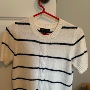 Short sleeved sweater